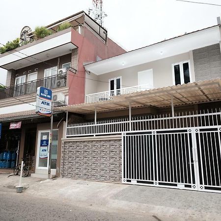 Reddoorz Syariah Near Siloam Hospital Kebon Jeruk Hotel Jakarta Exterior photo