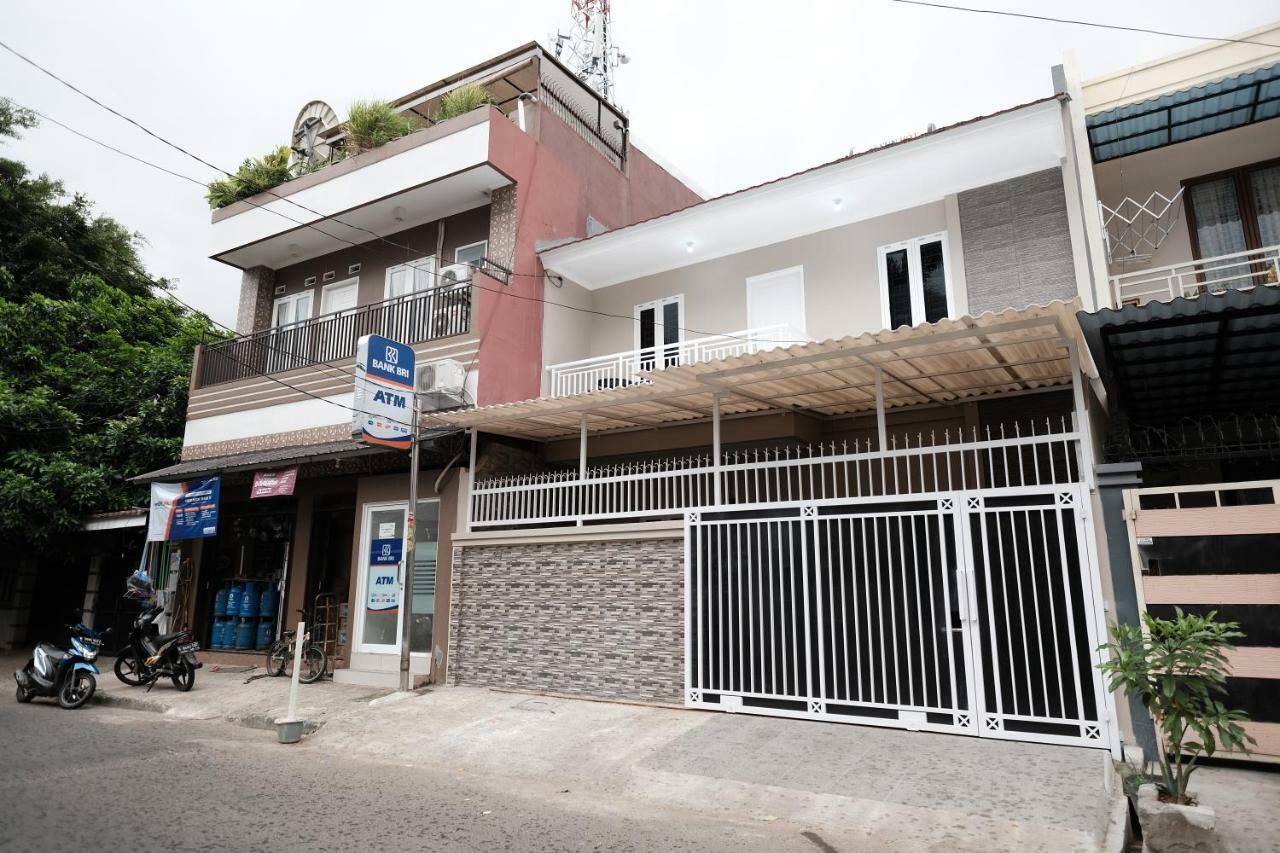 Reddoorz Syariah Near Siloam Hospital Kebon Jeruk Hotel Jakarta Exterior photo