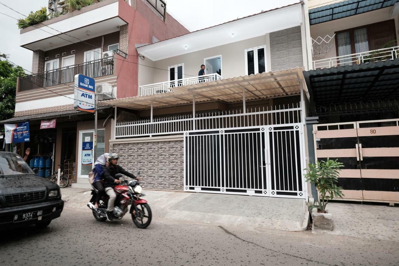 Reddoorz Syariah Near Siloam Hospital Kebon Jeruk Hotel Jakarta Exterior photo