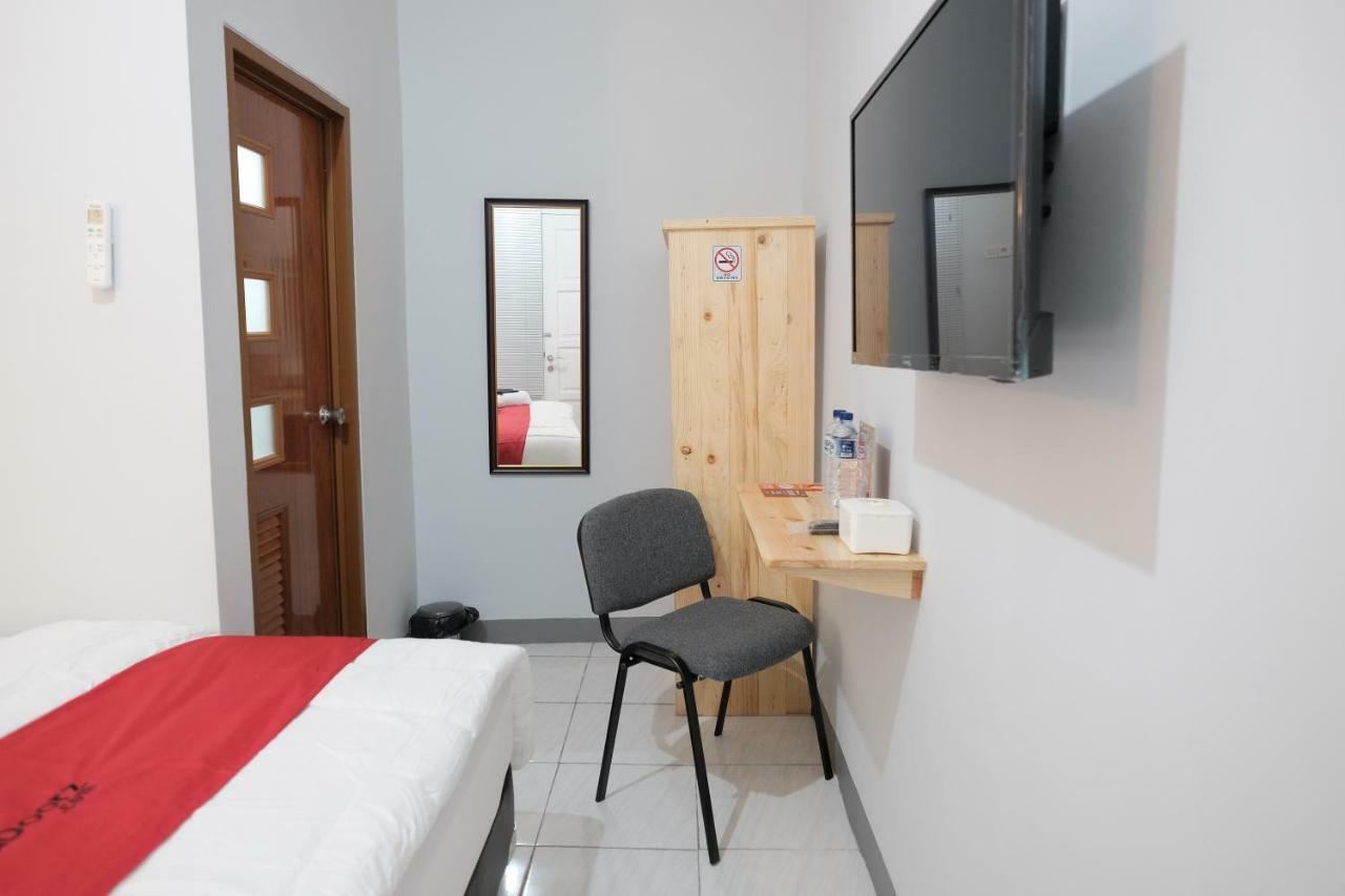 Reddoorz Syariah Near Siloam Hospital Kebon Jeruk Hotel Jakarta Exterior photo